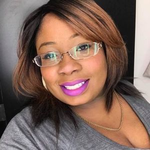 Meet your Posher, Della